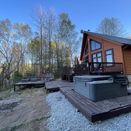 Joy'S Chalet - Hottub, Lake, & Cottage Val-des-Bois Exterior photo